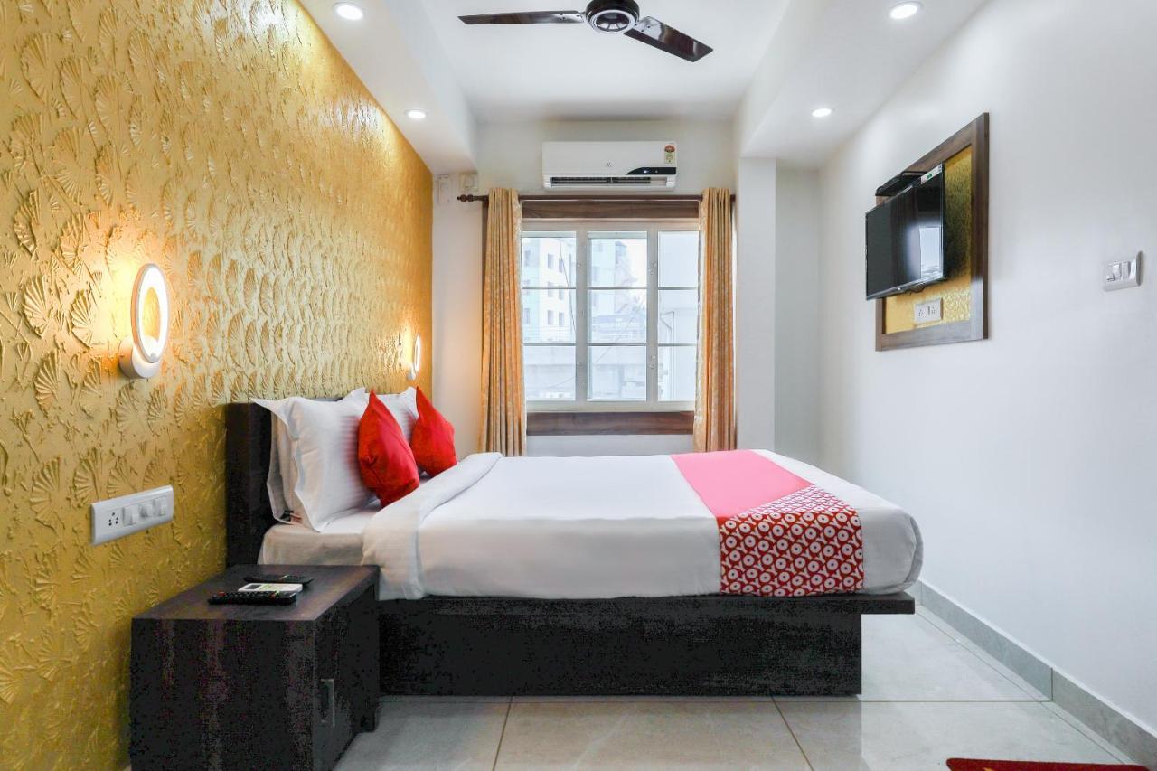 Capital O 71307 Feathers Hotel Kochi Kültér fotó